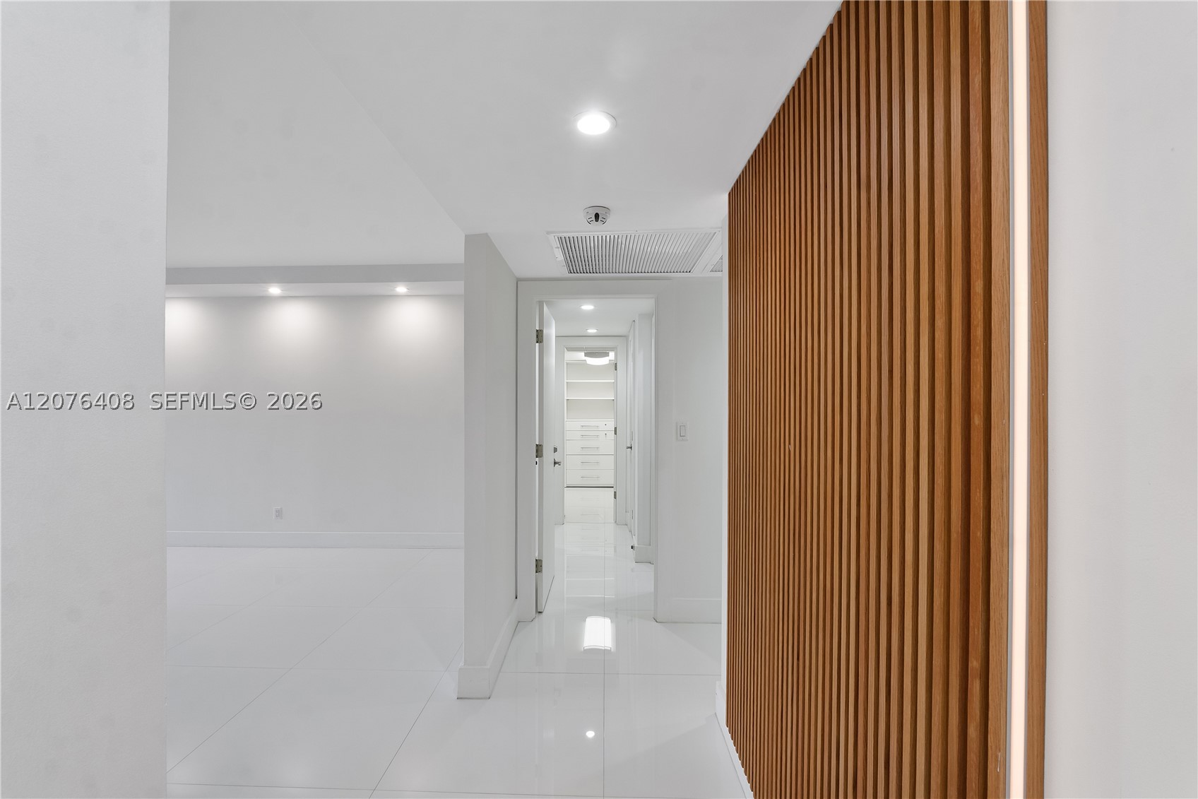 90 Edgewater Dr 104 Property Photo 2