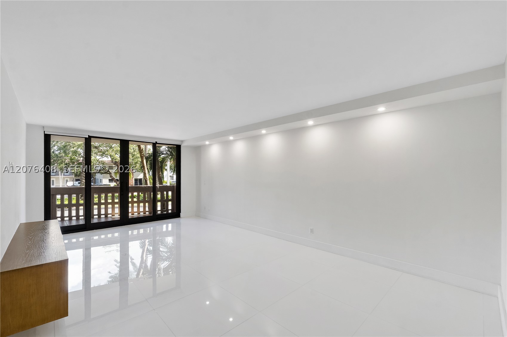 90 Edgewater Dr 104 Property Photo 10