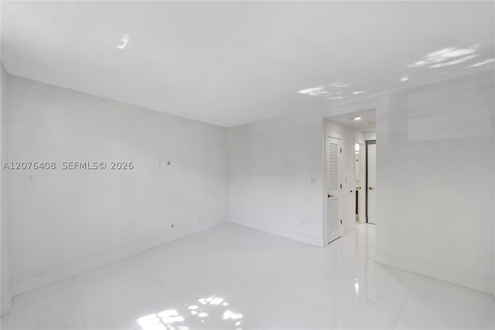 90 Edgewater Dr 104 Property Photo 12