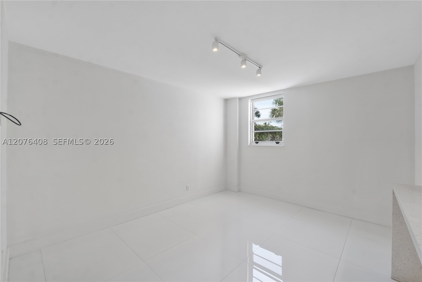 90 Edgewater Dr 104 Property Photo 14