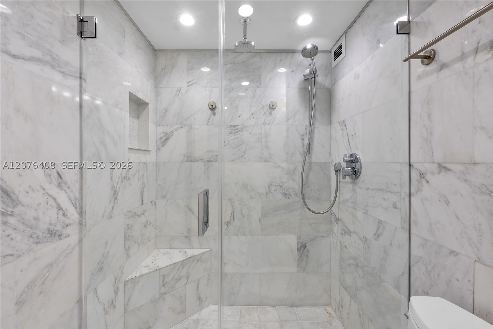 90 Edgewater Dr 104 Property Photo 17