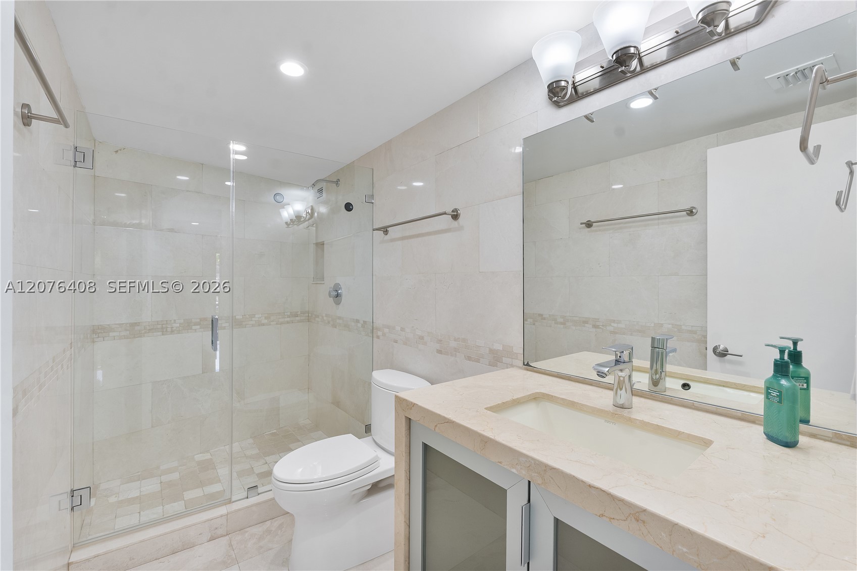 90 Edgewater Dr 104 Property Photo 18