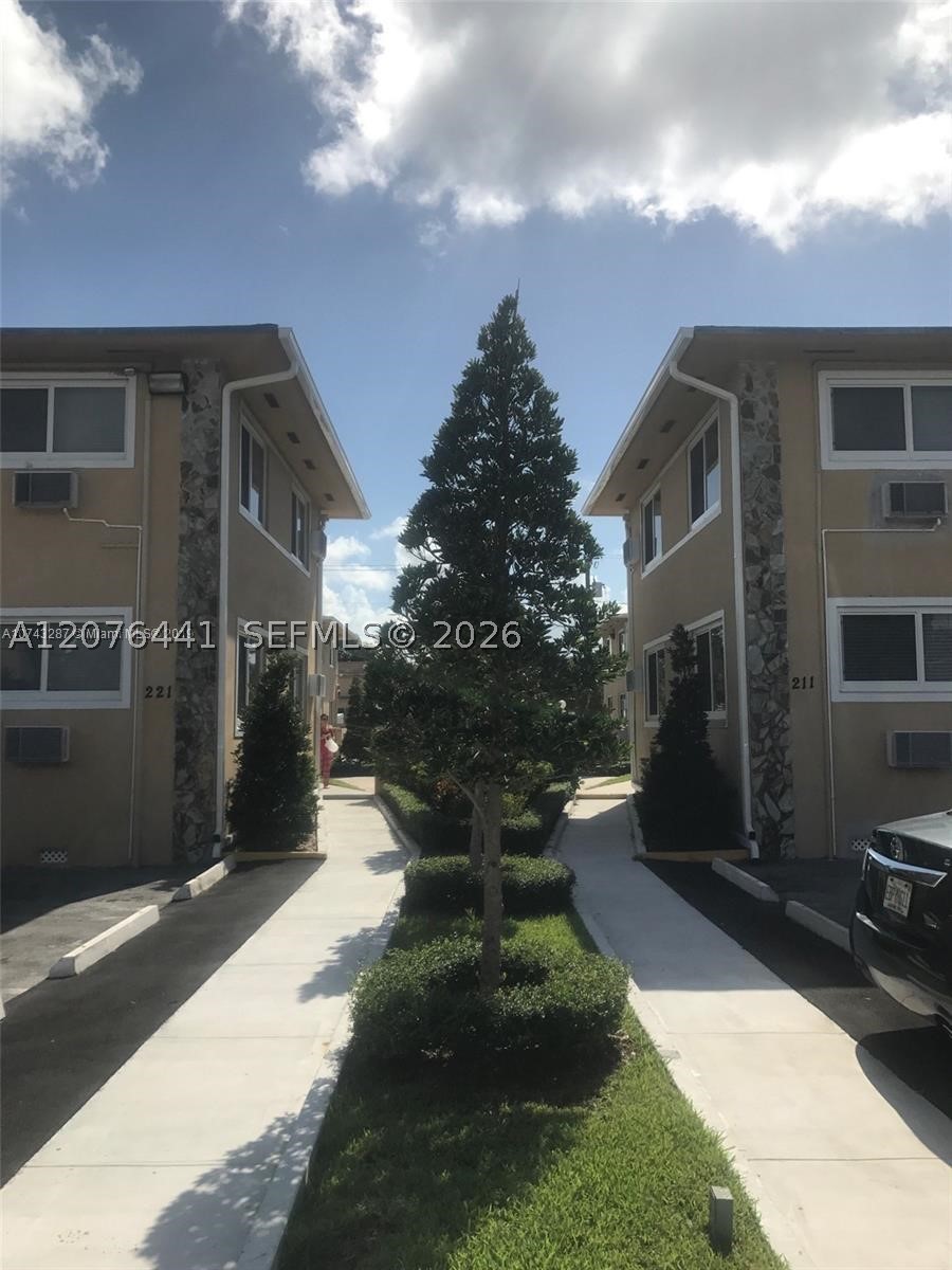 211 NW 47th Ave 7 Property Photo 1
