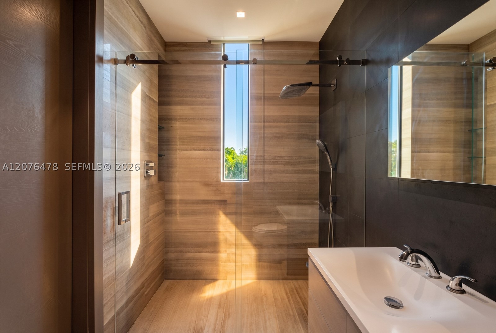 528 Lakeview Ct Property Photo 35