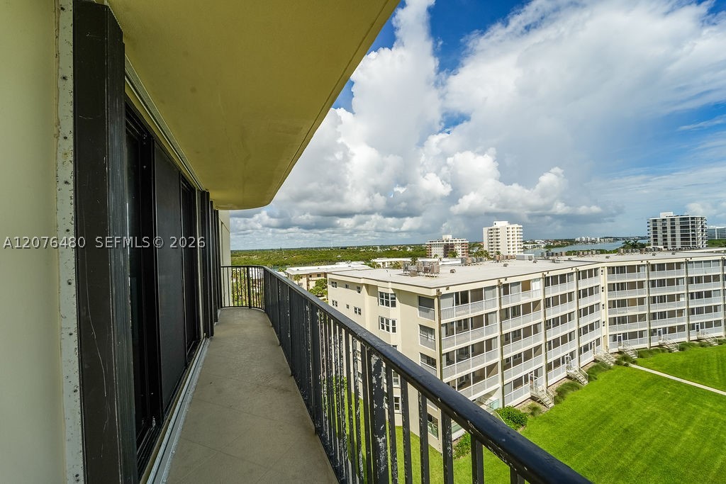 200 Beach Rd 701 Property Photo 44