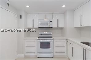 9511 Collins Ave 409 Property Photo 3
