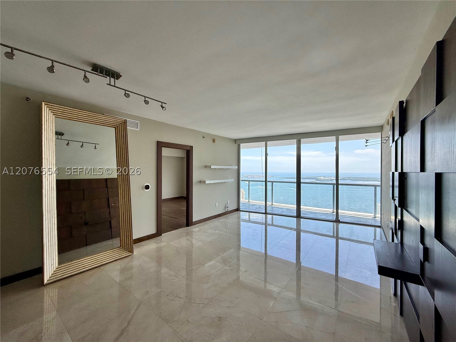 465 Brickell Ave 5605 Property Photo 2