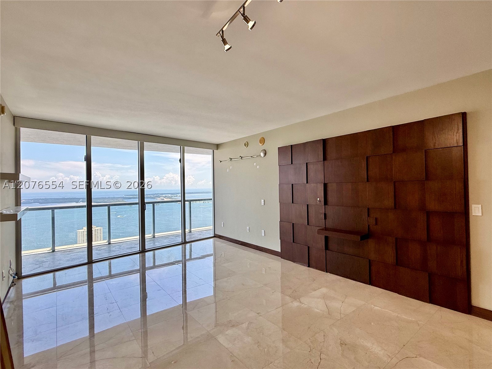 465 Brickell Ave 5605 Property Photo 3