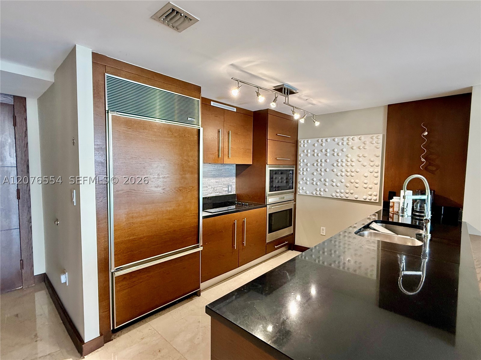 465 Brickell Ave 5605 Property Photo 5