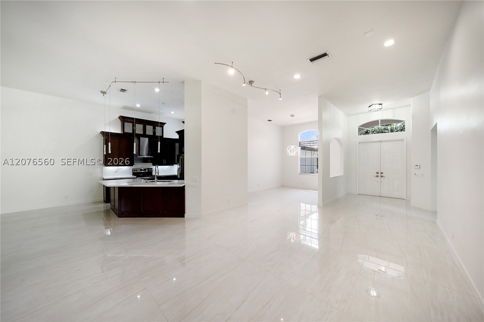 2527 Jardin Dr 2527 Property Photo 7