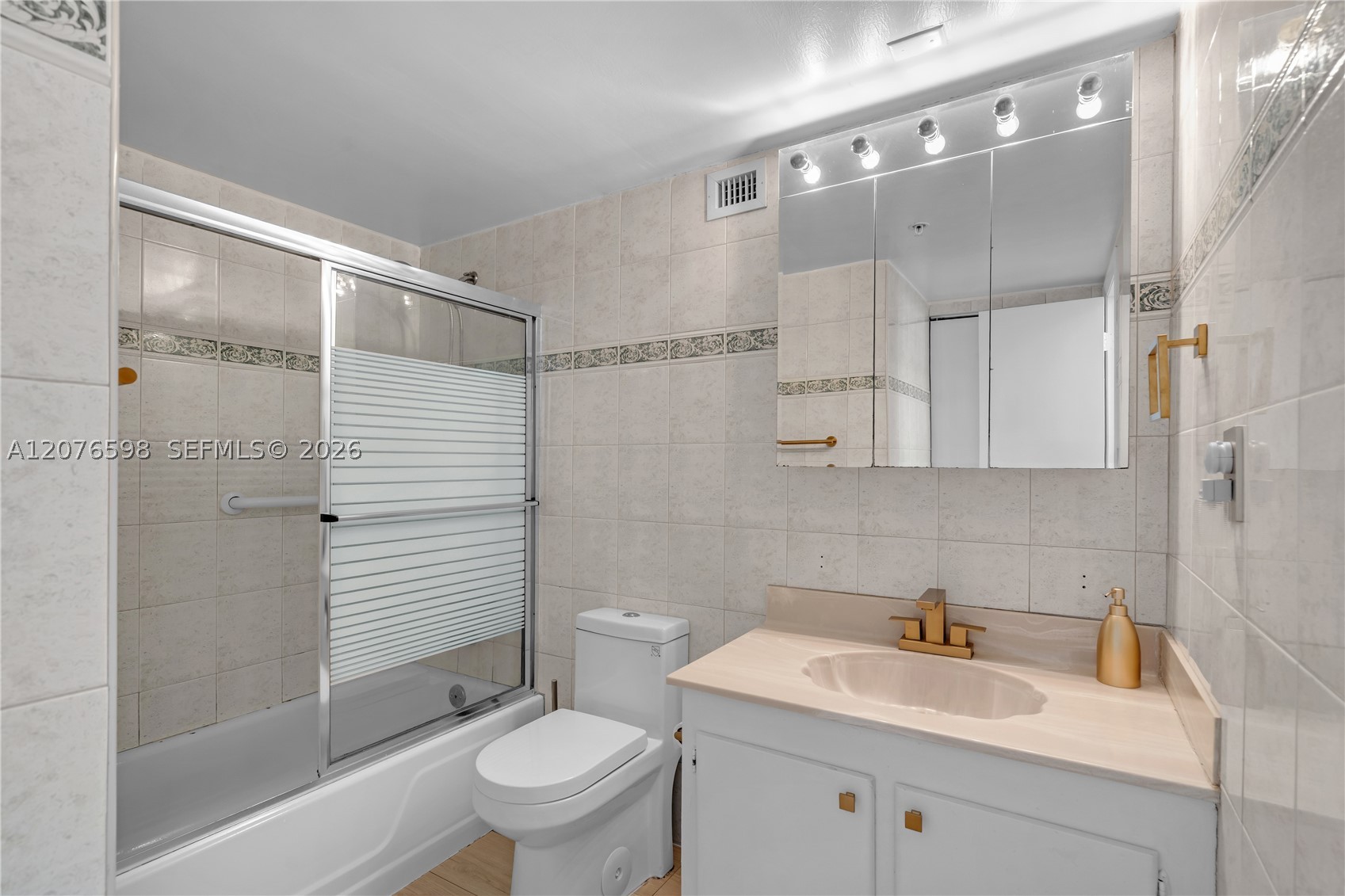 4101 Pine Tree Dr 1105 Property Photo 27