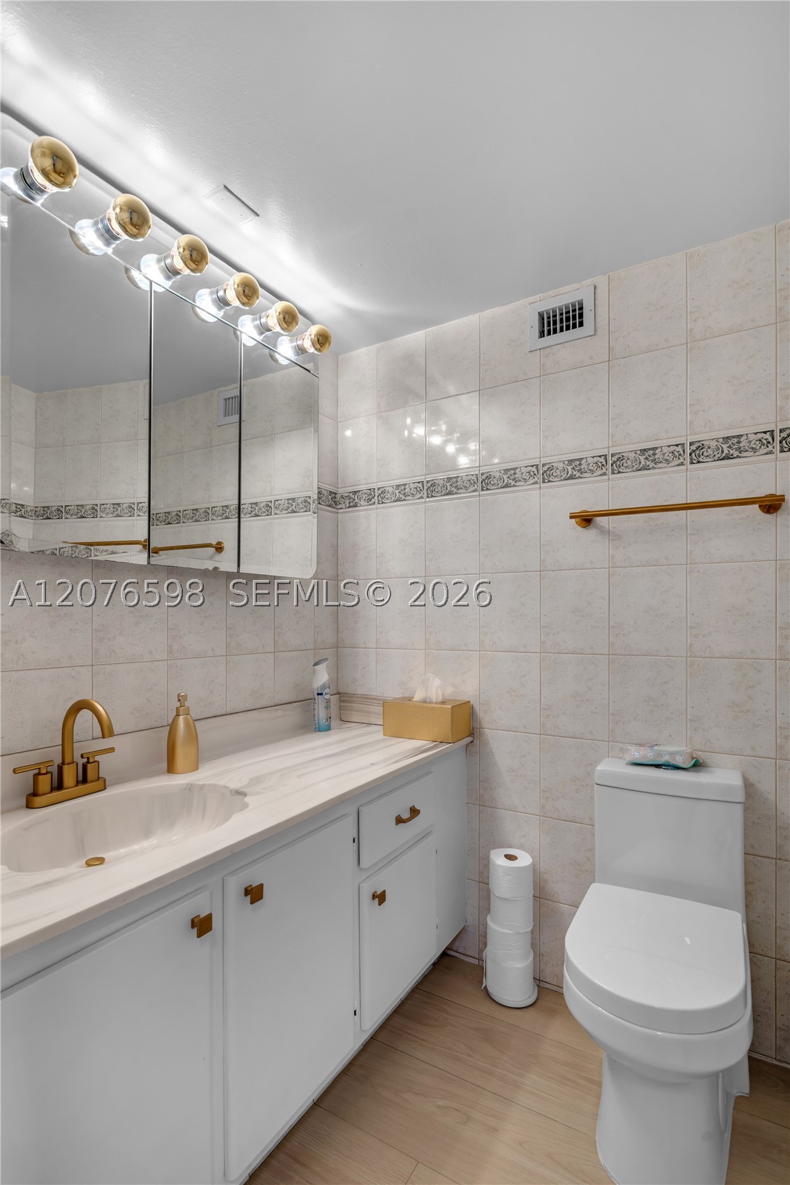 4101 Pine Tree Dr 1105 Property Photo 44