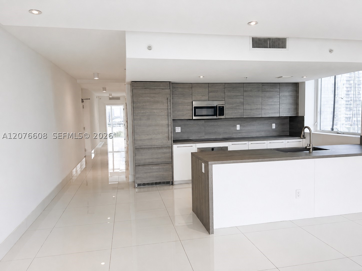 400 Sunny Isles Blvd 908 Property Photo 2