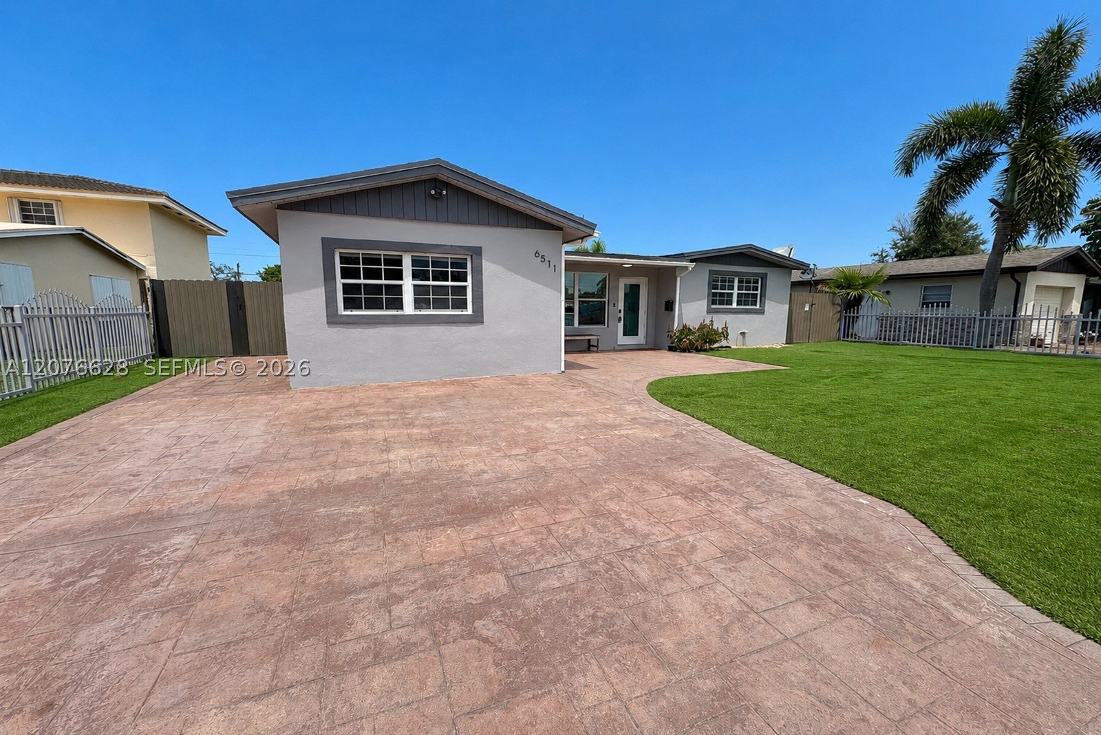 6511 Park St Property Photo 2