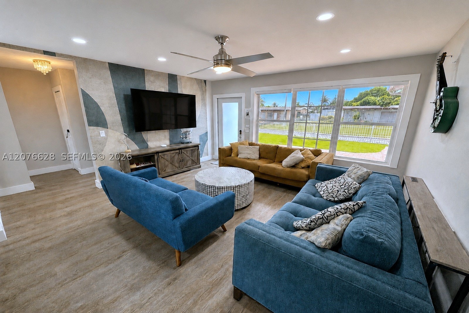 6511 Park St Property Photo 5