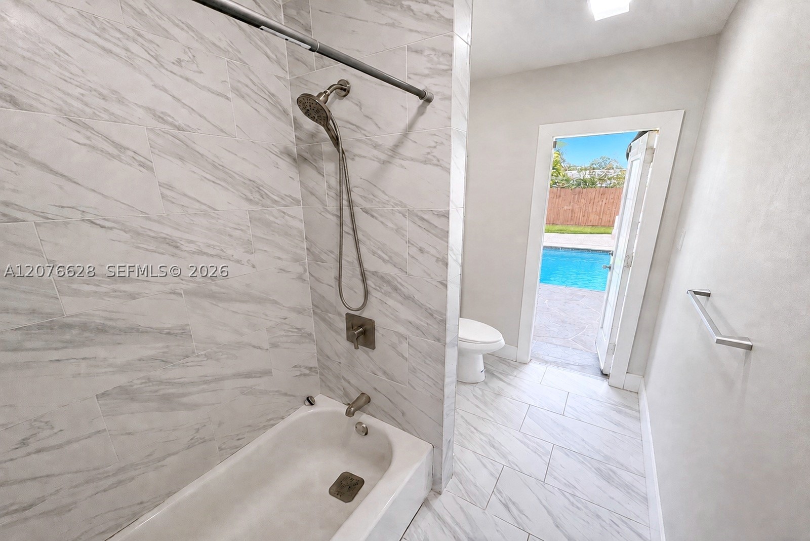 6511 Park St Property Photo 18