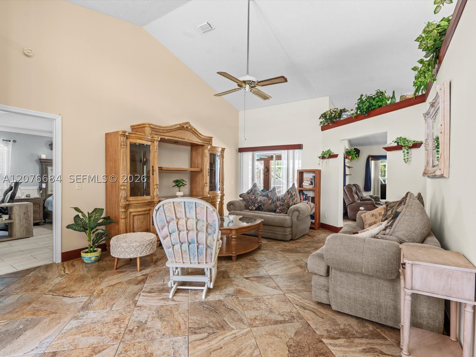1790 Sw Day St Property Photo 10