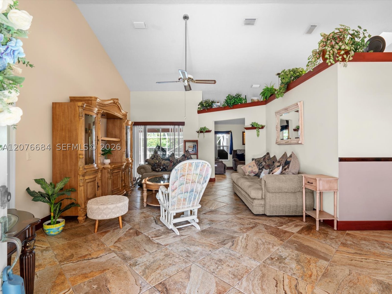 1790 Sw Day St Property Photo 11