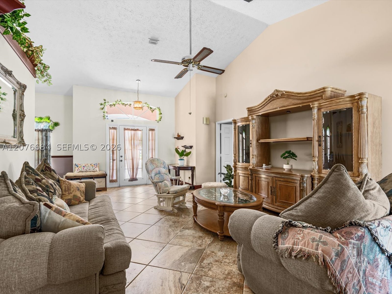 1790 Sw Day St Property Photo 14