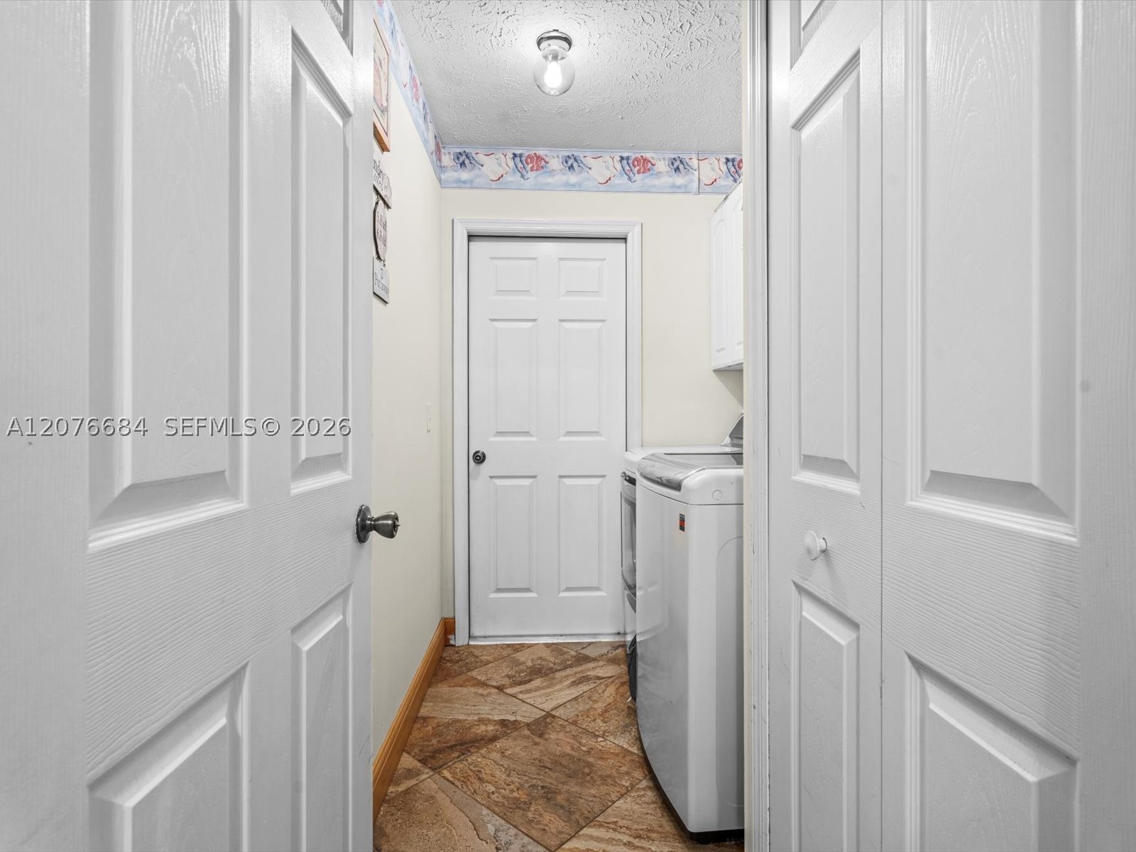 1790 Sw Day St Property Photo 37