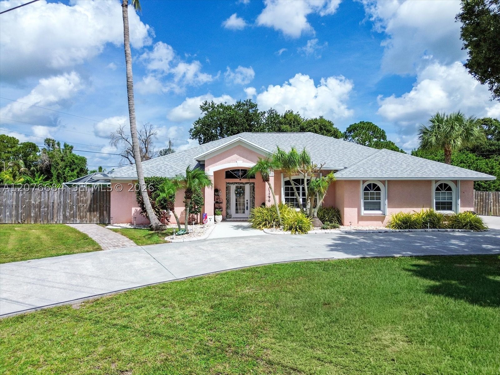 1790 Sw Day St Property Photo 55