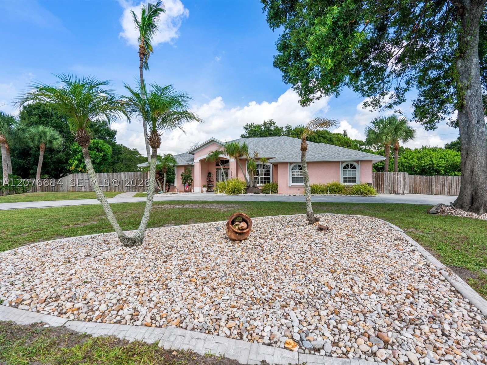 1790 Sw Day St Property Photo 56
