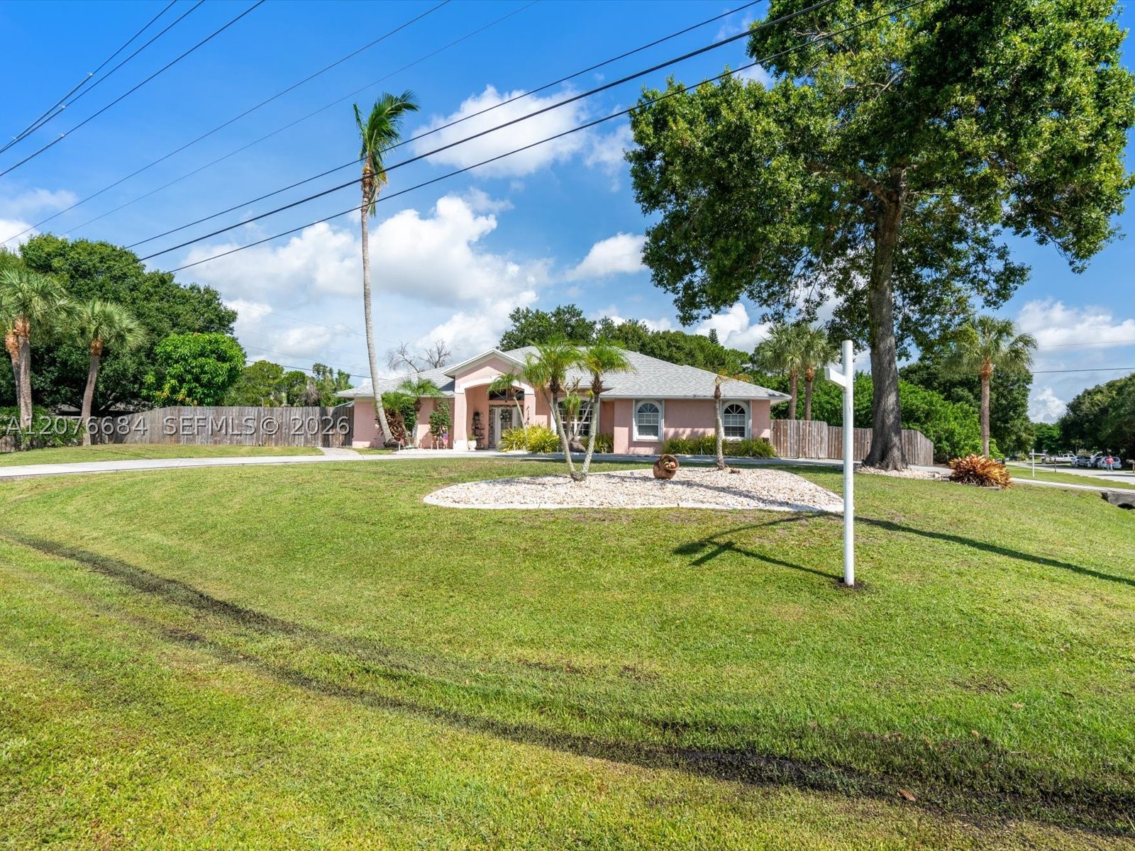 1790 Sw Day St Property Photo 58