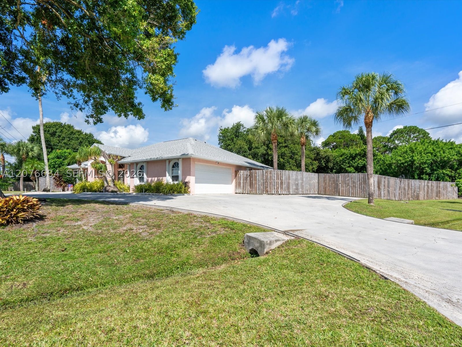 1790 Sw Day St Property Photo 59