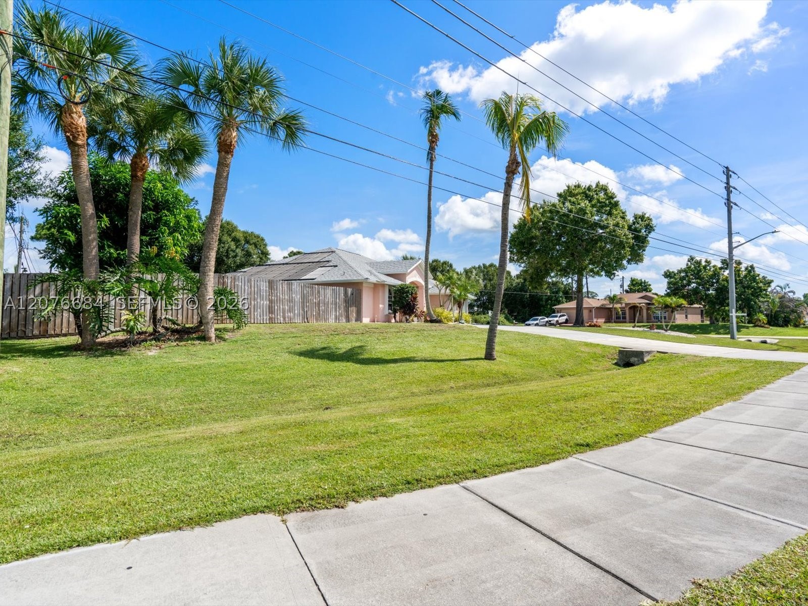 1790 Sw Day St Property Photo 60