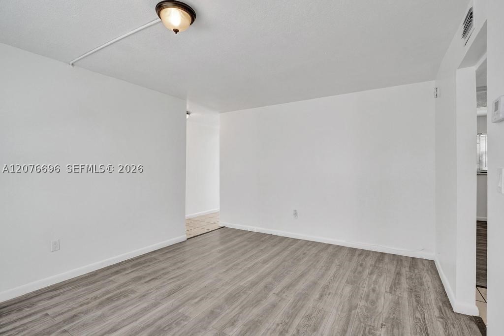 4511 Treehouse Ln B Property Photo 10
