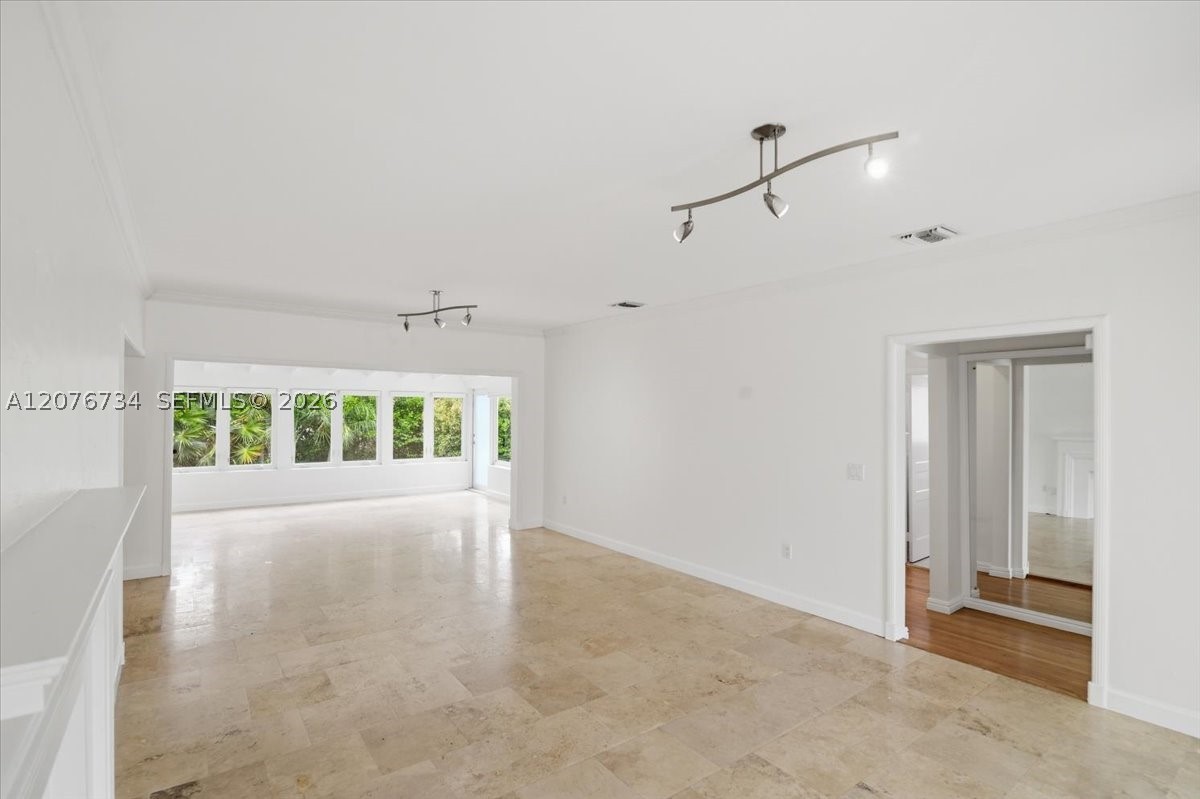 8975 Froude Ave Property Photo 4