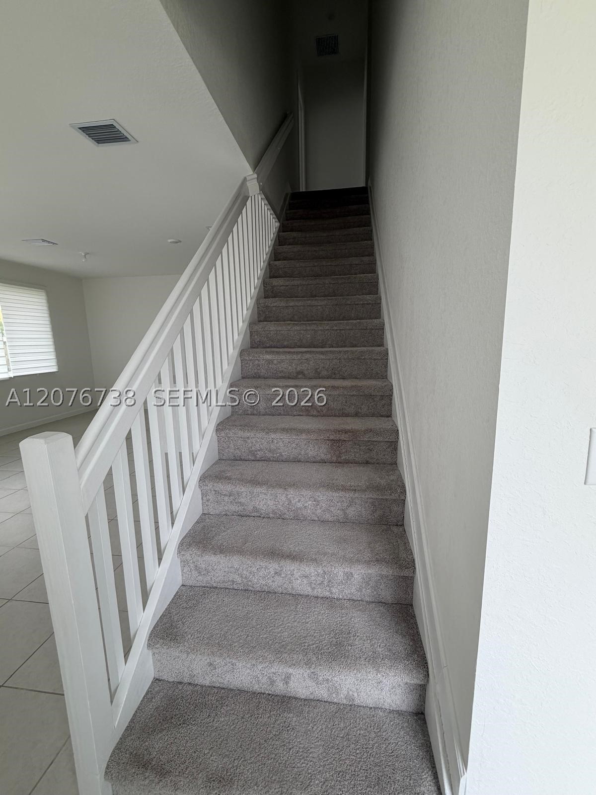 692 Se 13th Ct Property Photo 3