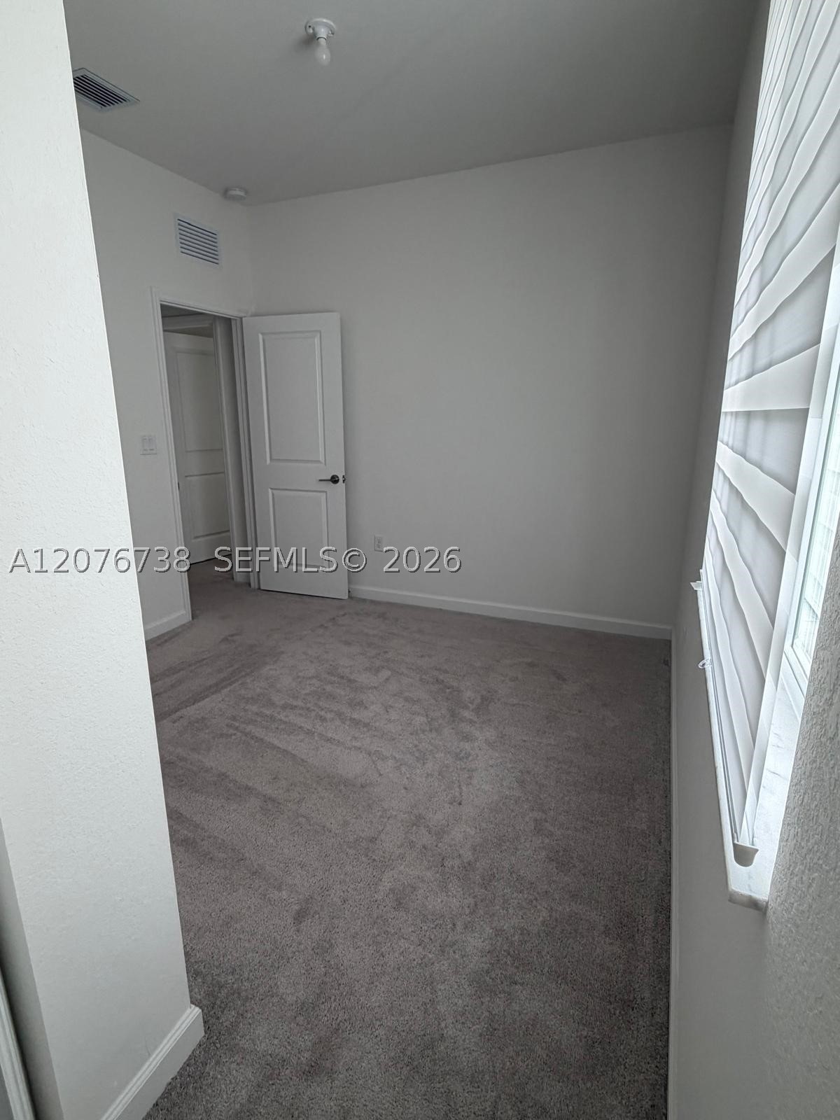 692 Se 13th Ct Property Photo 8