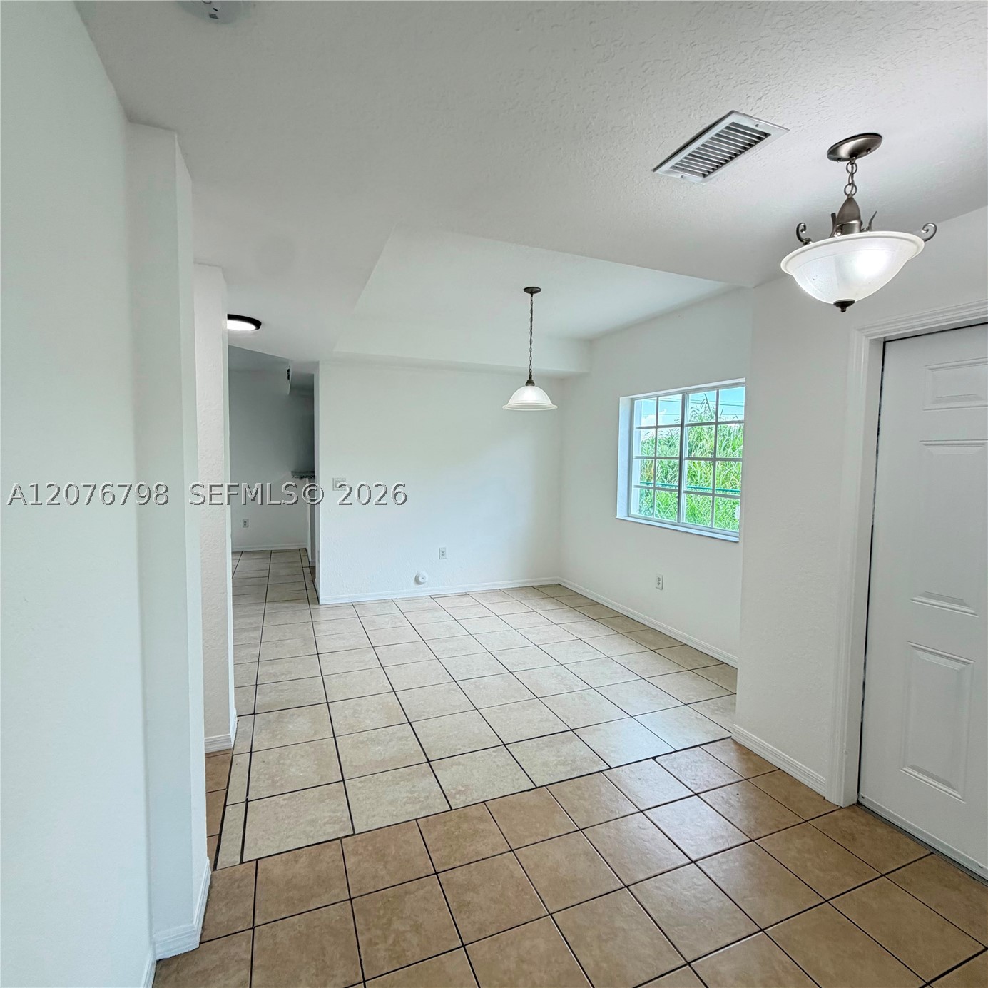923 Se 16th Ct Property Photo 5
