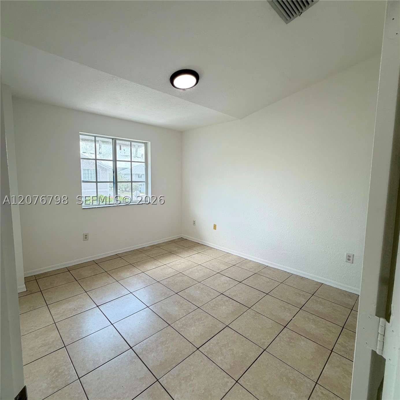 923 Se 16th Ct Property Photo 7
