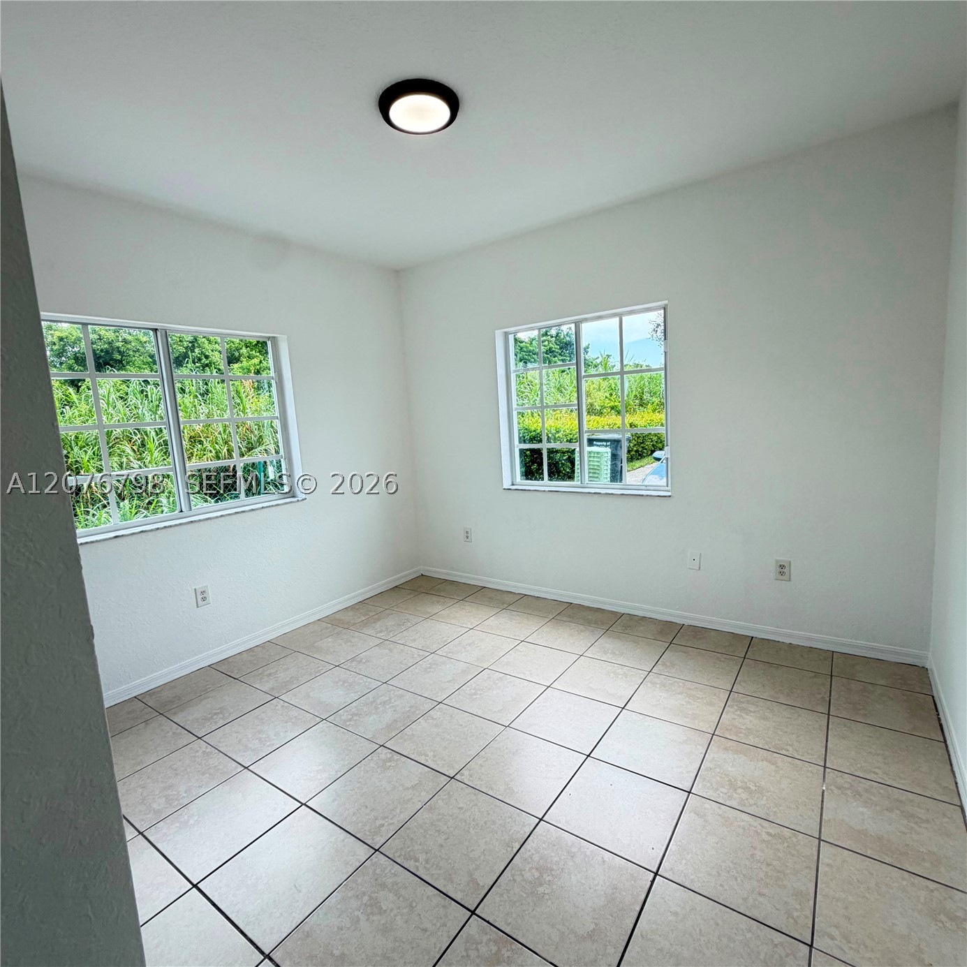 923 Se 16th Ct Property Photo 8