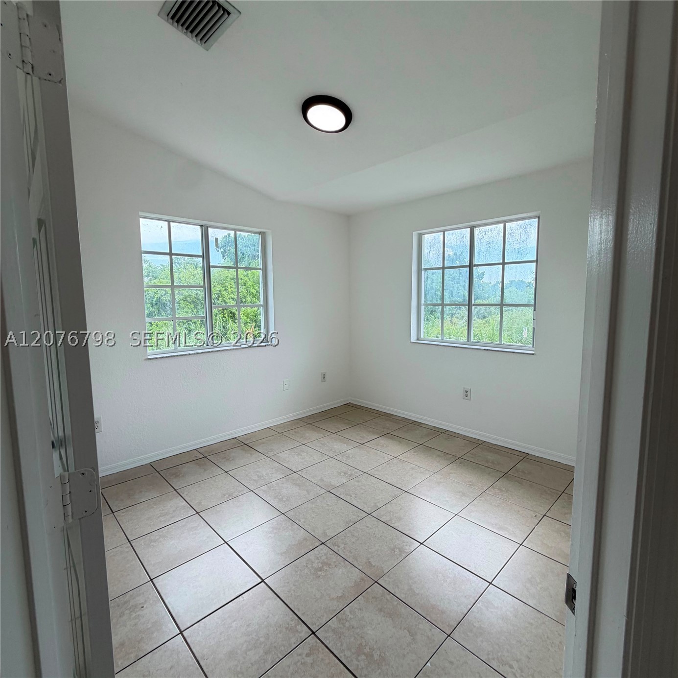 923 Se 16th Ct Property Photo 10