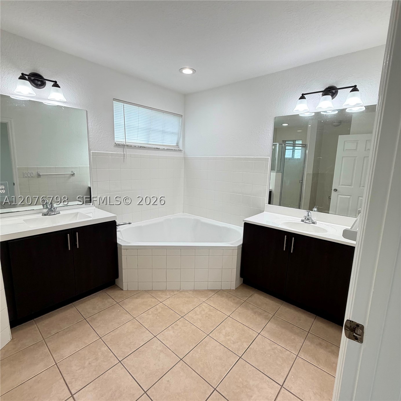 923 Se 16th Ct Property Photo 13