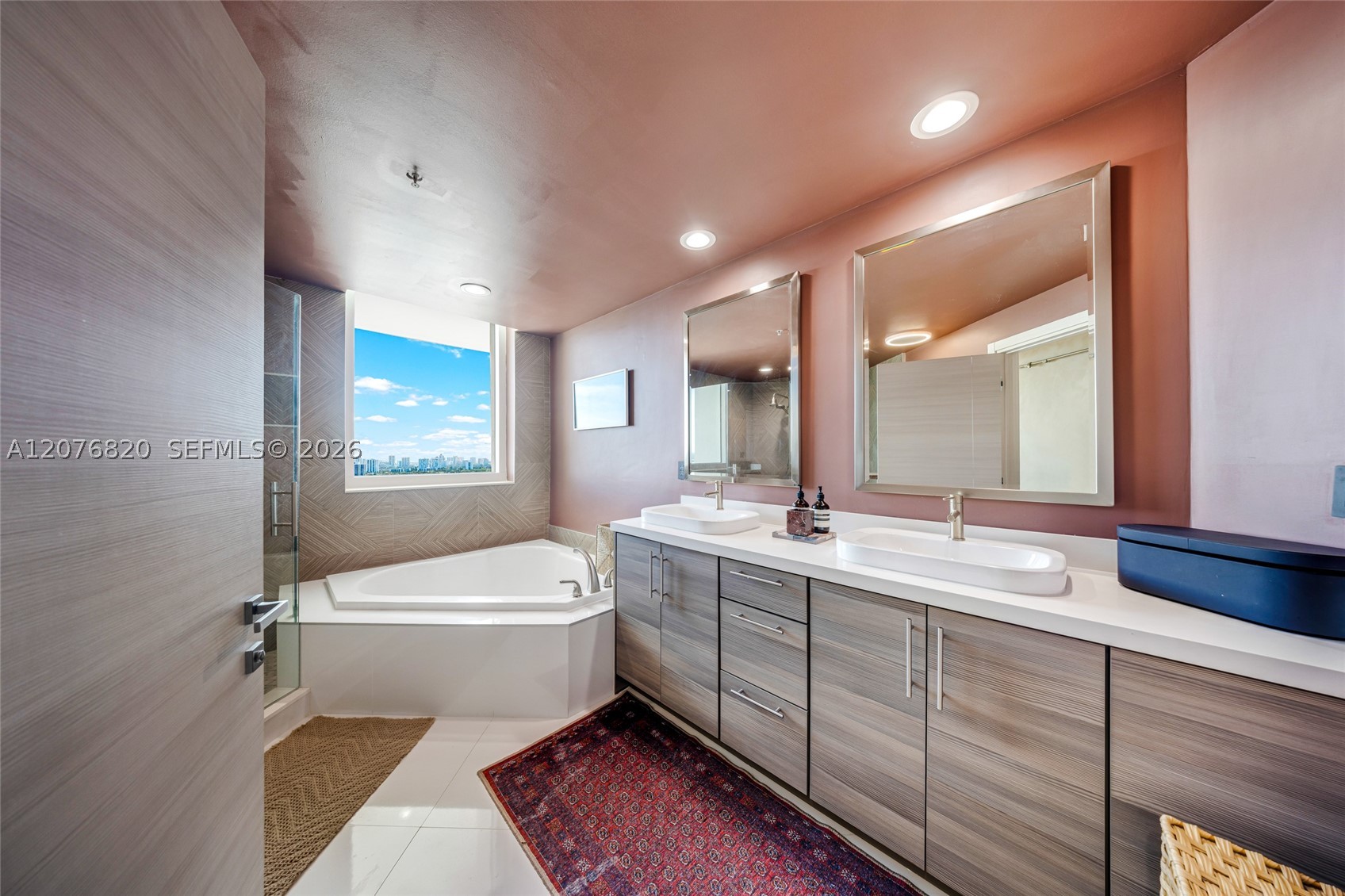 1745 E Hallandale Beach Blvd 2407w Property Photo 17