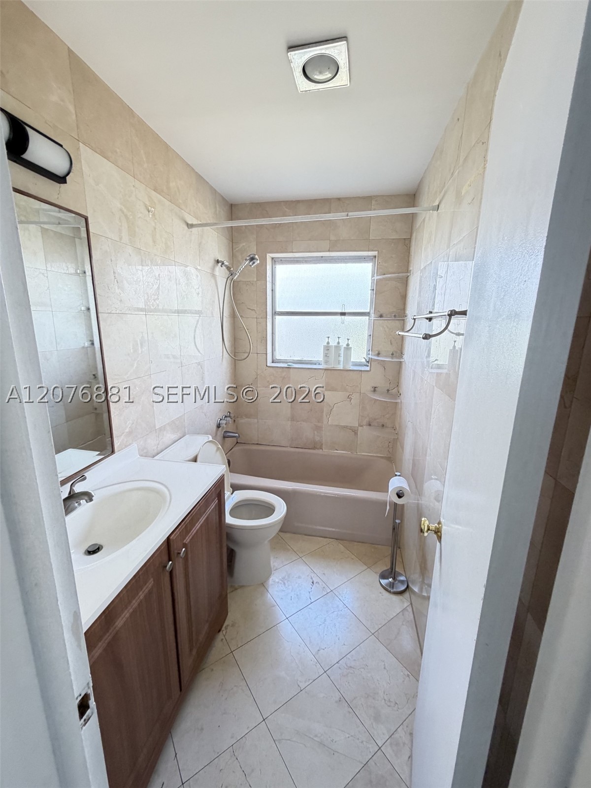 941 Crystal Lake Dr 305 Property Photo 8