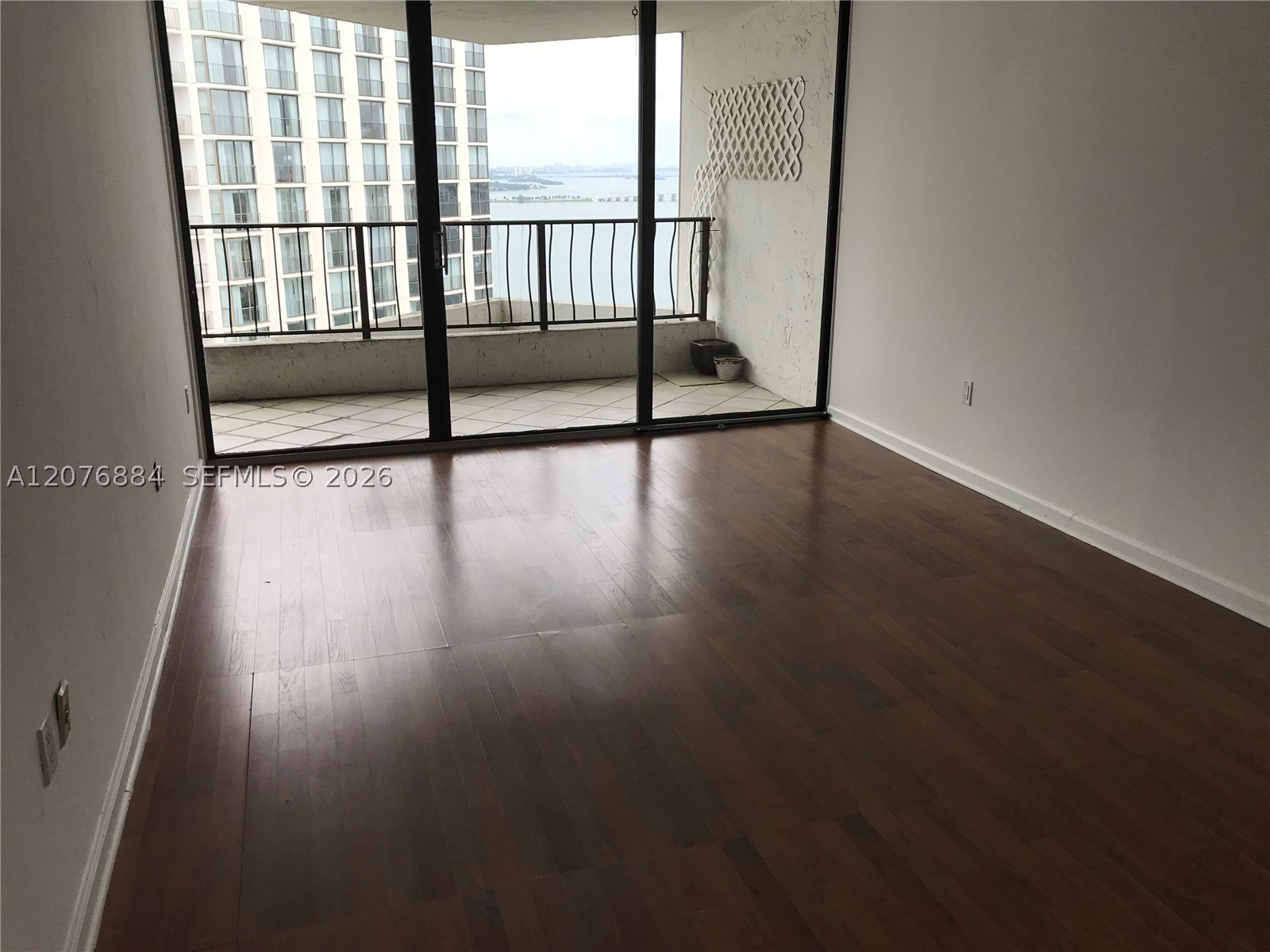 555 Ne 15th St 30e Property Photo 1