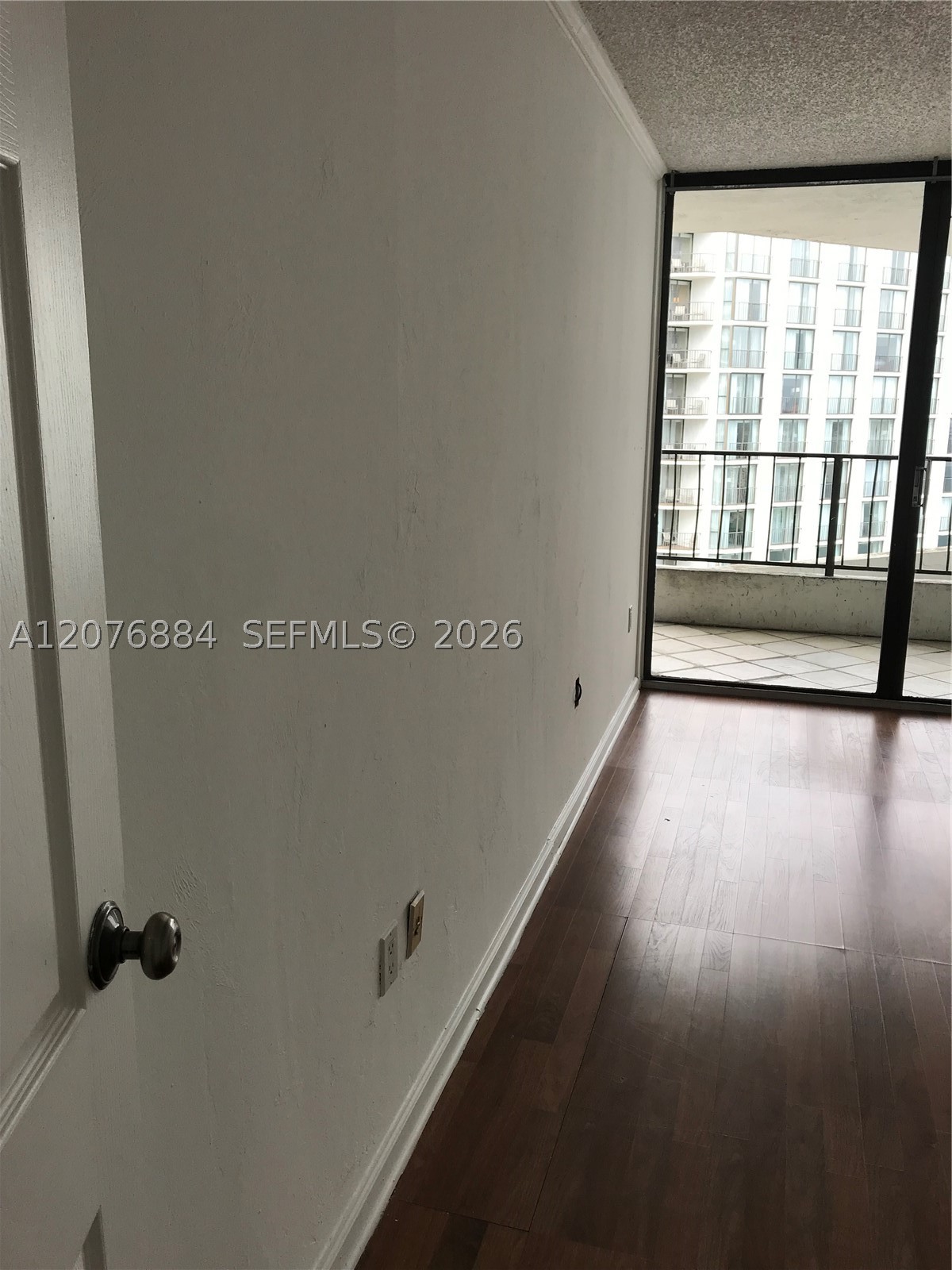 555 Ne 15th St 30e Property Photo 2