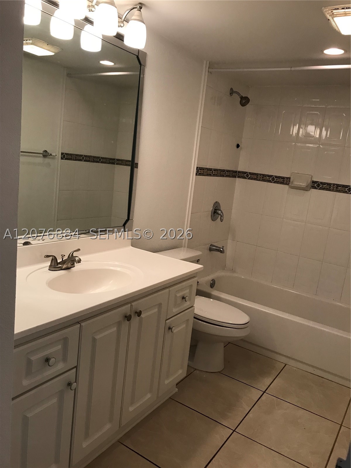 555 Ne 15th St 30e Property Photo 4