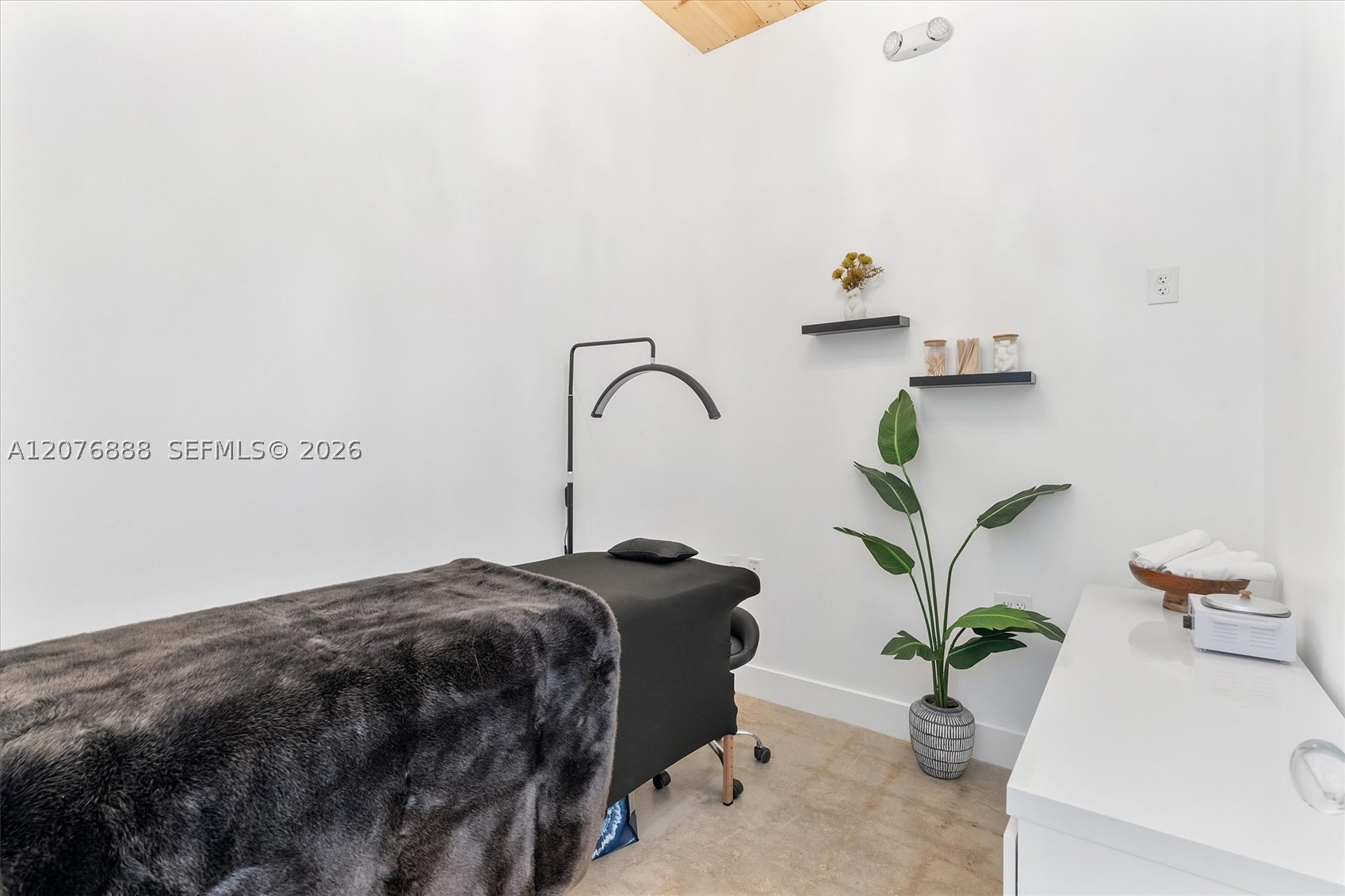 A12076888 Property Photo 14
