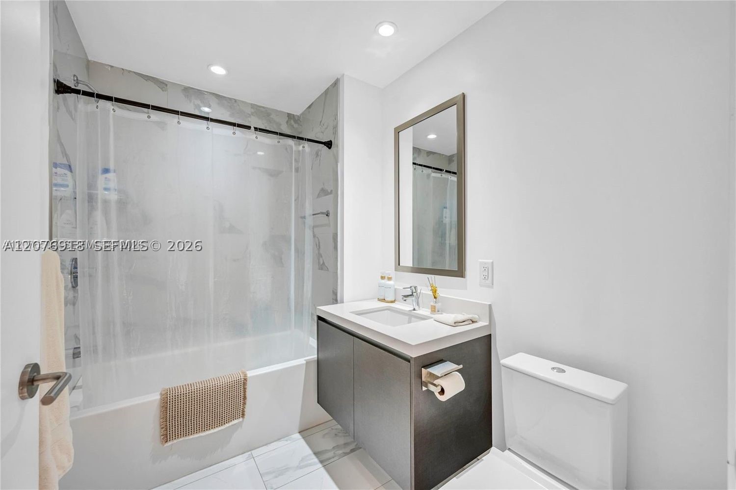 851 Ne 1st Ave 2408 Property Photo 23