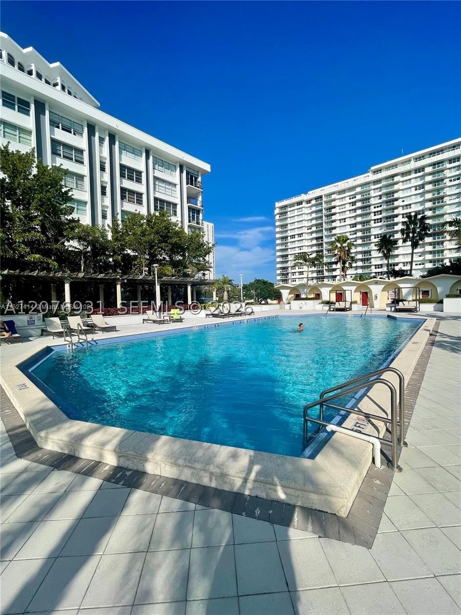 5600 Collins Ave 16p Property Photo 12