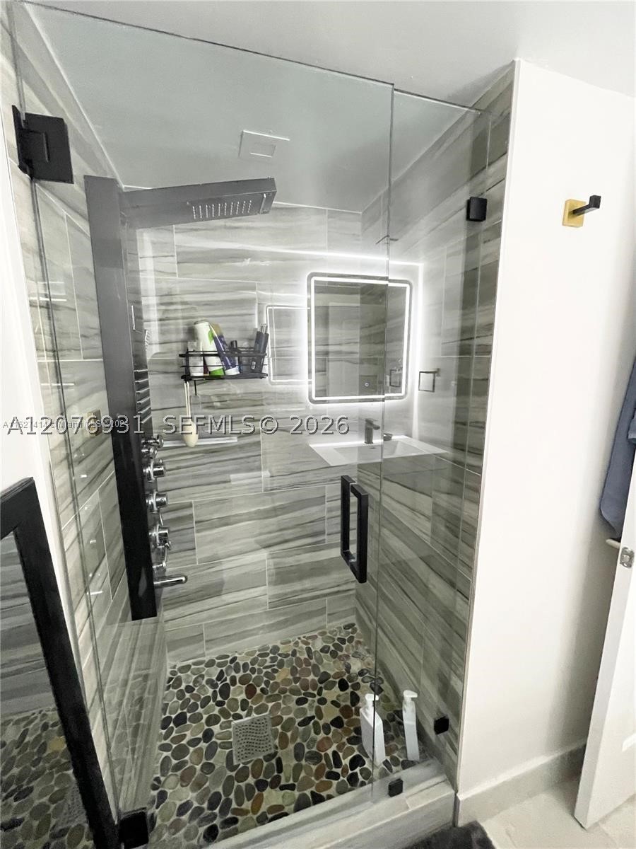 5600 Collins Ave 16p Property Photo 33