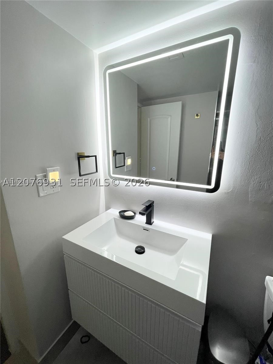 5600 Collins Ave 16p Property Photo 34