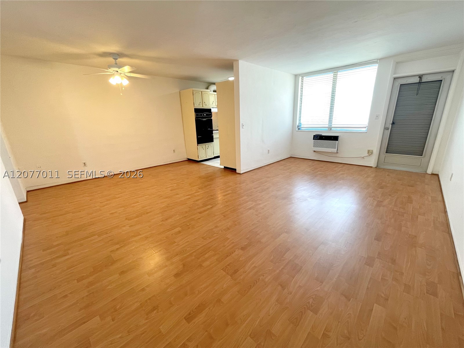 441 Collins Ave 30 Property Photo 2