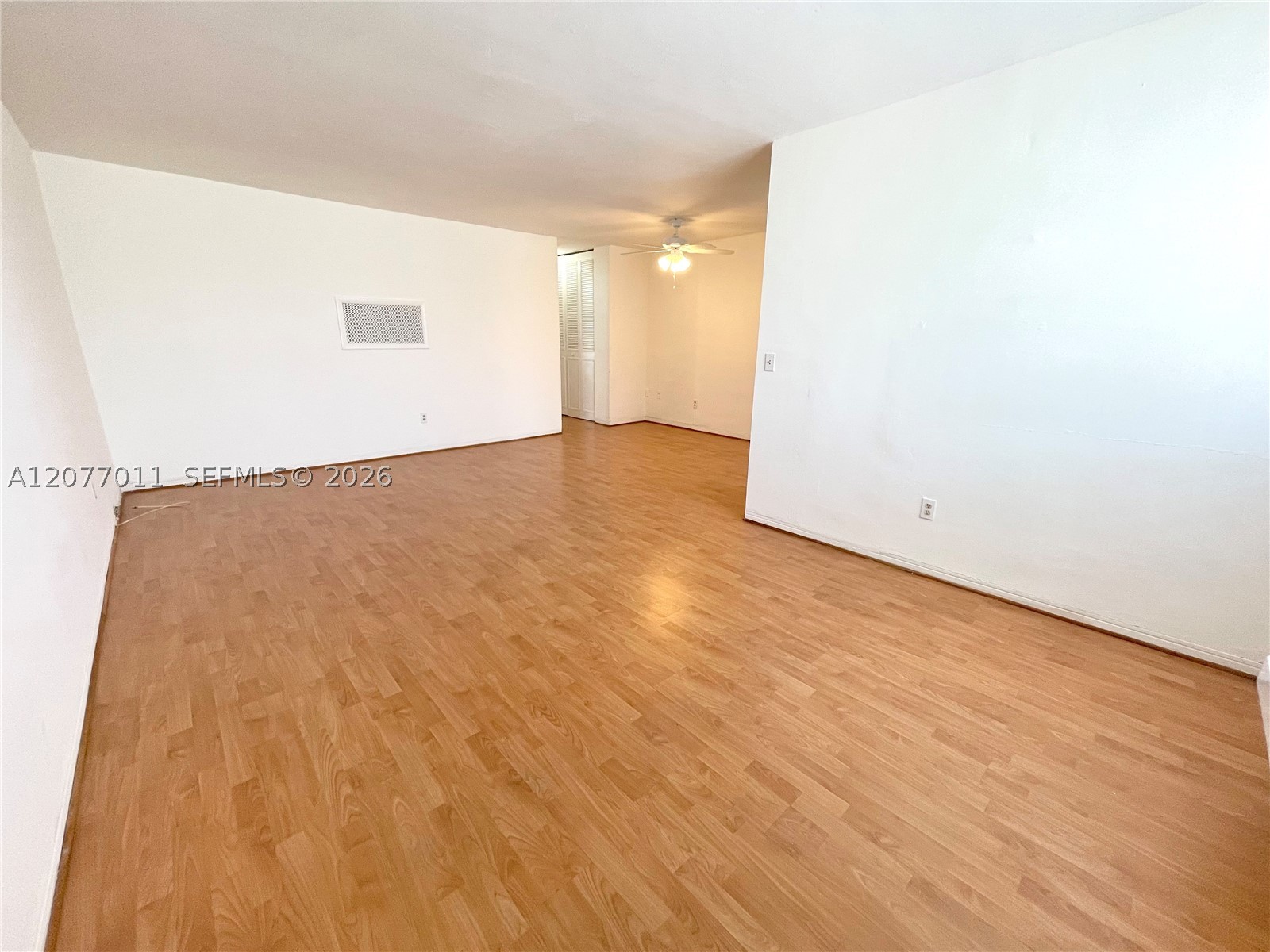 441 Collins Ave 30 Property Photo 3